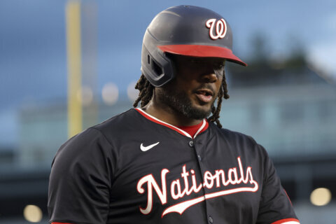 Josh Bell hits 3-run homer, Nationals knock off Diamondbacks 9-7 in series opener